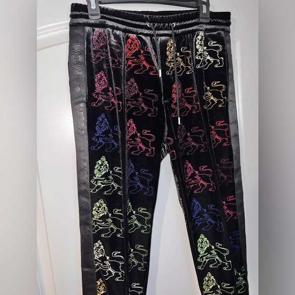 MCM Luxury Velour Jogger Black Multicolor Lion Logo Limited Ed MCM Handbag Brand - Picture 4 of 14